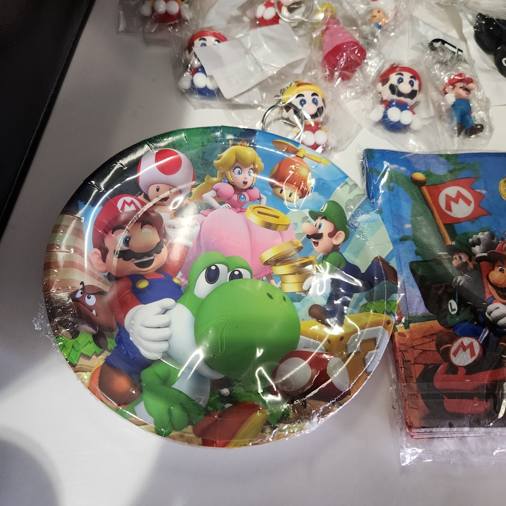 Super Mario Party Supplies Set - Picture 2 of 10